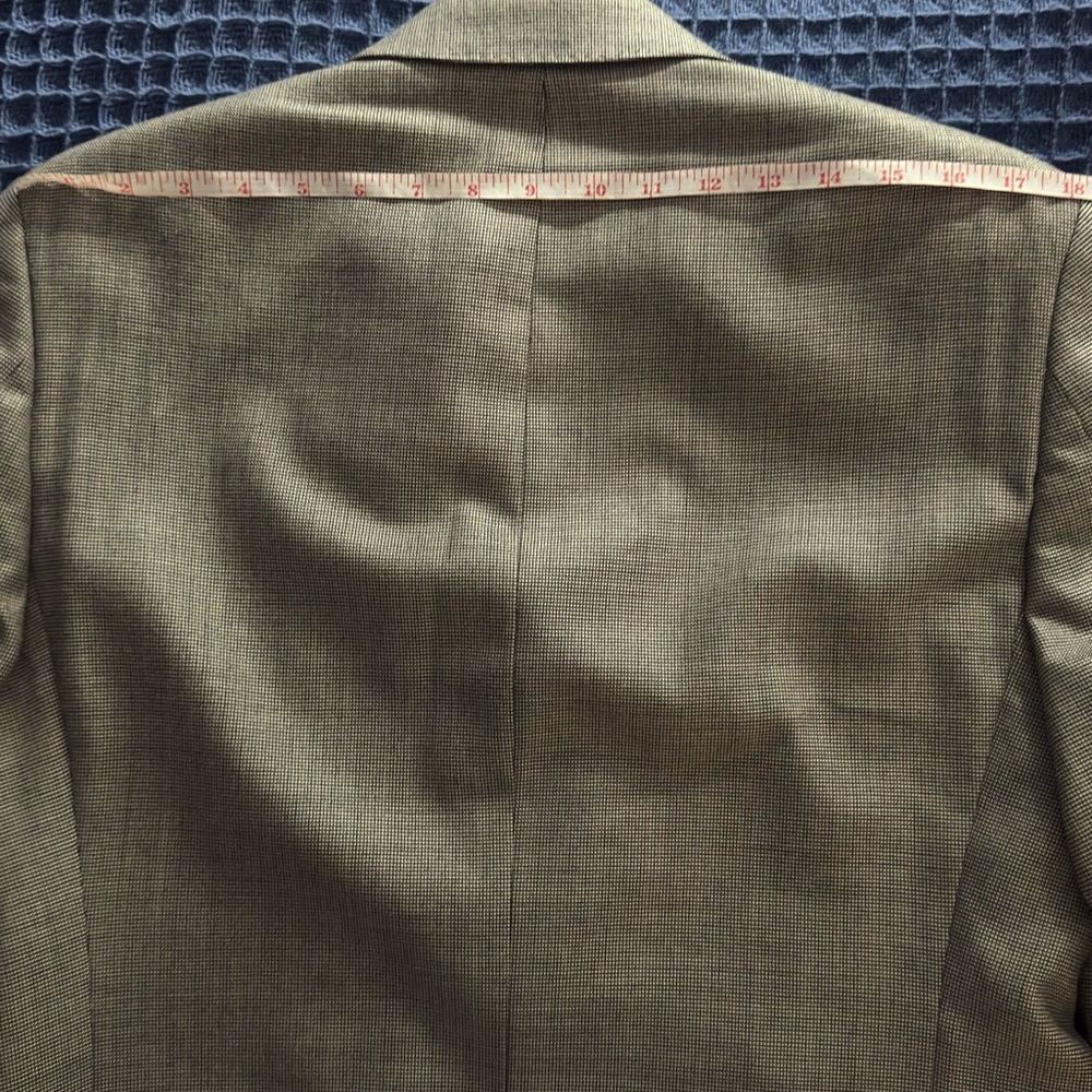 Calvin Klein Silk-Wool Blazer (Women’s Styled / Menswear Fit 38R)– Size 10 - Picture 14 of 14